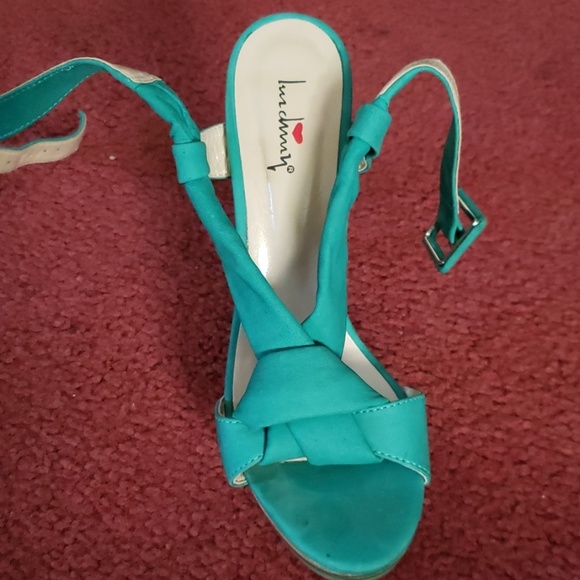 Shoes - Picture 4 of 4